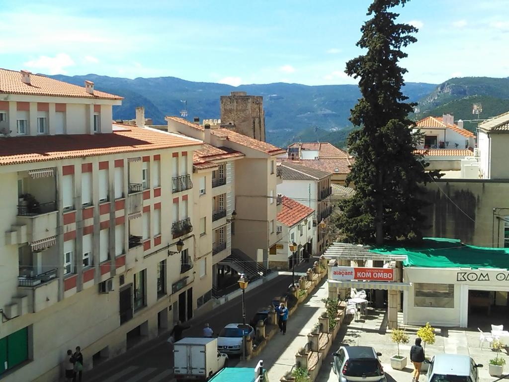 Hotel Yeste Extérieur photo