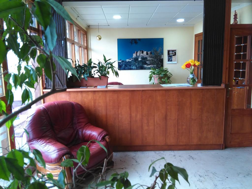 Hotel Yeste Extérieur photo