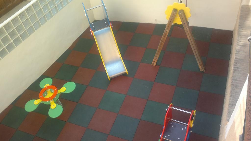 Hotel Yeste Extérieur photo