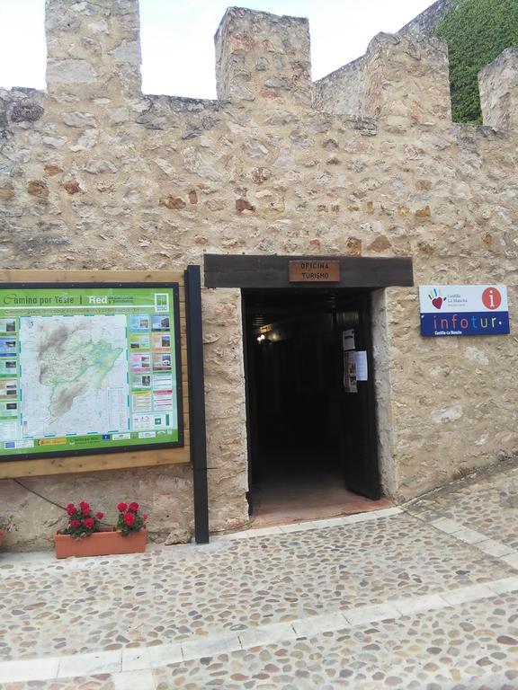 Hotel Yeste Extérieur photo