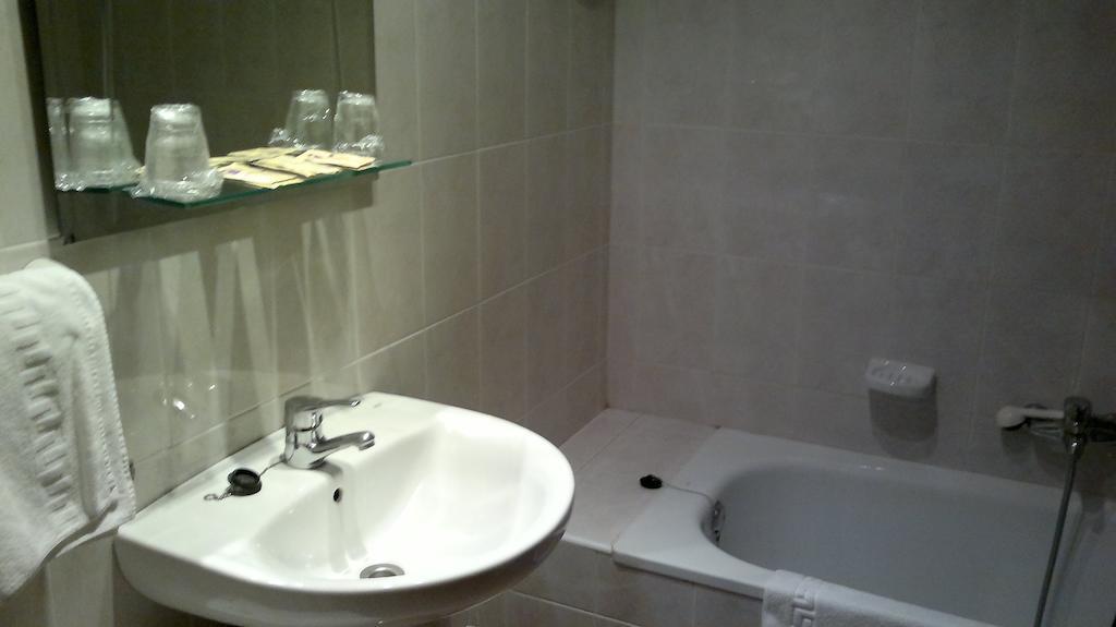 Hotel Yeste Chambre photo