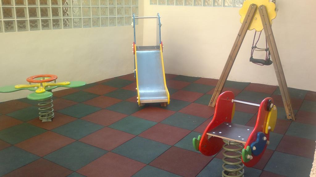 Hotel Yeste Extérieur photo