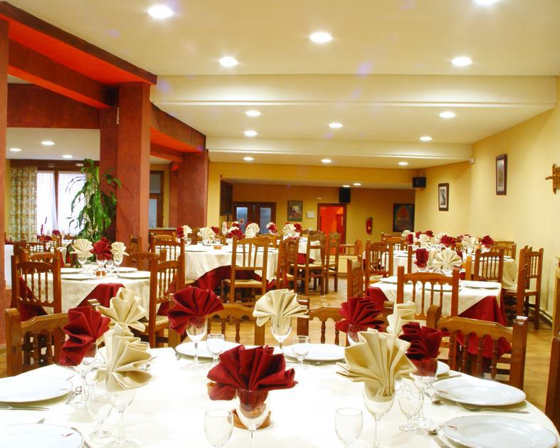 Hotel Yeste Extérieur photo