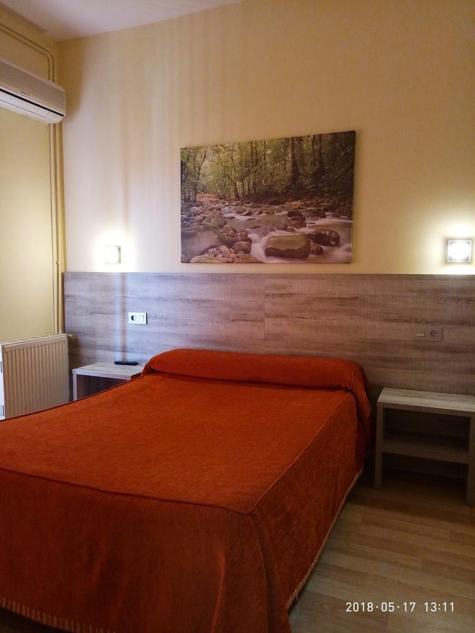 Hotel Yeste Extérieur photo
