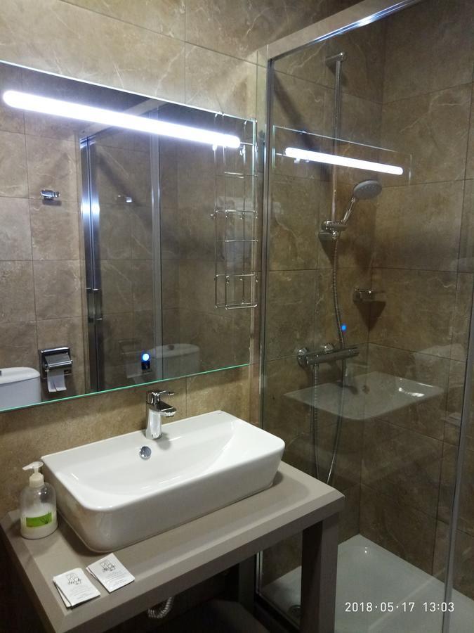 Hotel Yeste Extérieur photo