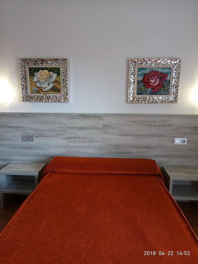 Hotel Yeste Extérieur photo