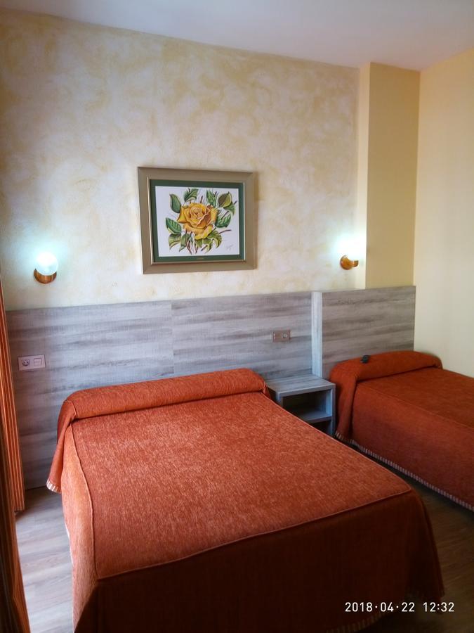 Hotel Yeste Extérieur photo