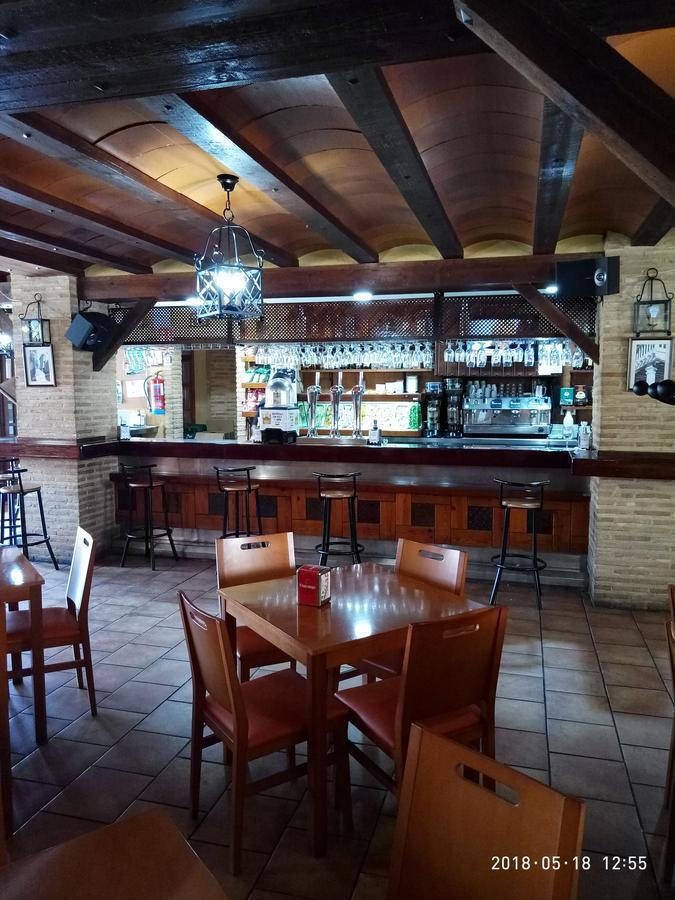 Hotel Yeste Extérieur photo